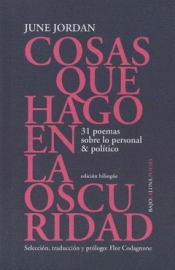 COSAS QUE HAGO EN LA OSCURIDAD. 31 POEMAS DE LO PERSONAL & POLÍTICO (EDICIÓN BIL Imagen de cubierta: COSAS QUE HAGO EN LA OSCURIDAD. 31 POEMAS DE LO PERSONAL & POLÍTICO (EDICIÓN BIL